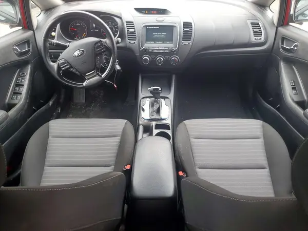 3KPFL4A75HE060038 2017 KIA FORTE - Image 8