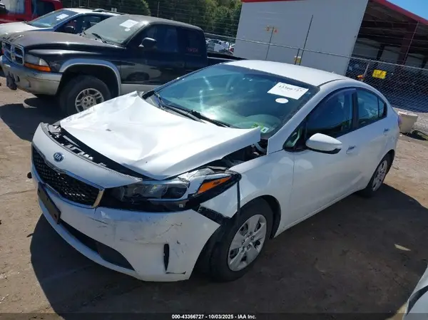 3KPFL4A75HE060119 2017 KIA FORTE - Image 2