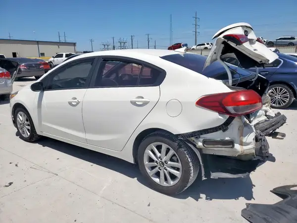 3KPFL4A75HE061318 2017 KIA FORTE - Image 2