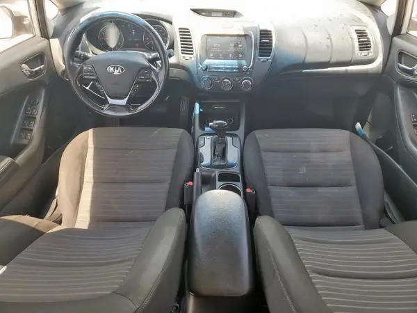 3KPFL4A75HE061318 2017 KIA FORTE - Image 8