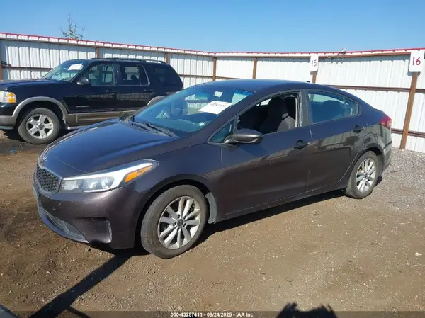 3KPFL4A75HE061948 2017 KIA FORTE - Image 2
