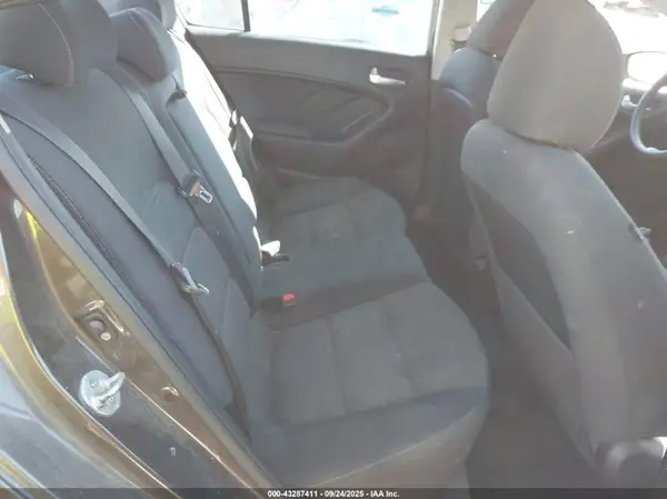 3KPFL4A75HE061948 2017 KIA FORTE - Image 8
