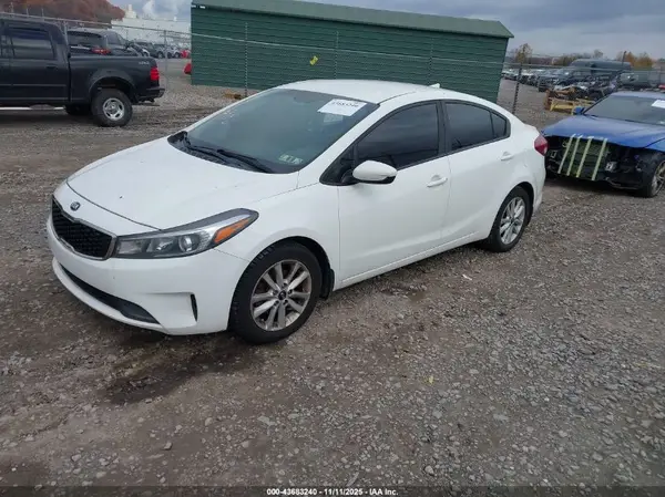 3KPFL4A75HE062484 2017 KIA FORTE - Image 2