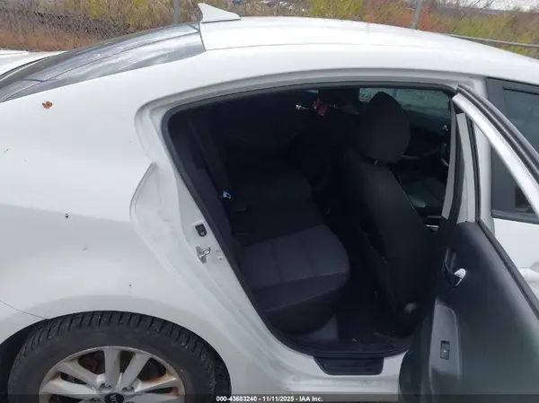 3KPFL4A75HE062484 2017 KIA FORTE - Image 8