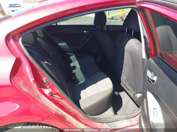 3KPFL4A75HE062792 2017 KIA FORTE - Image 8