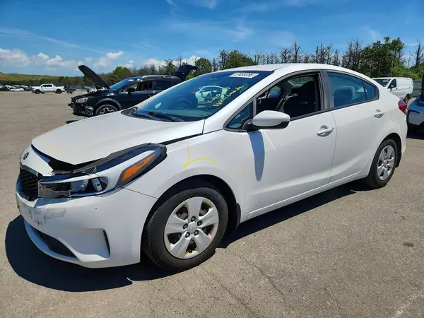 3KPFL4A75HE062890 2017 KIA FORTE - Image 1