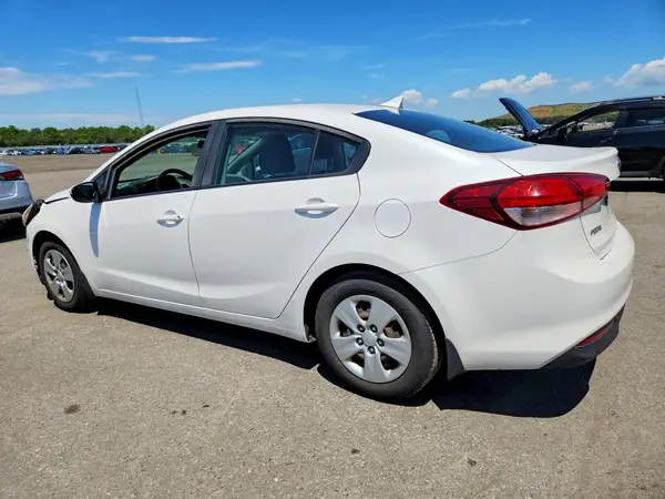 3KPFL4A75HE062890 2017 KIA FORTE - Image 2
