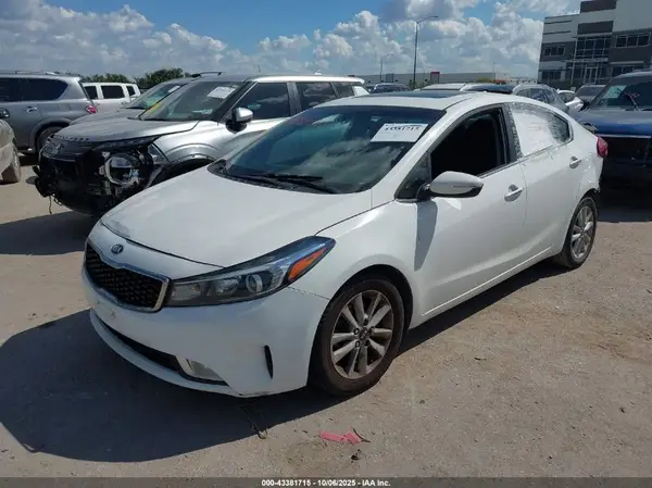 3KPFL4A75HE063635 2017 KIA FORTE - Image 2