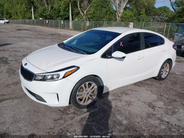 3KPFL4A75HE076465 2017 KIA FORTE - Image 2