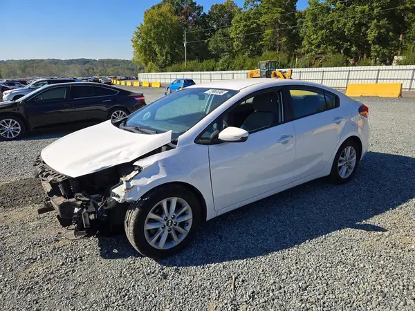 3KPFL4A75HE076627 2017 KIA FORTE - Image 1