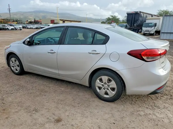 3KPFL4A75HE078135 2017 KIA FORTE - Image 2