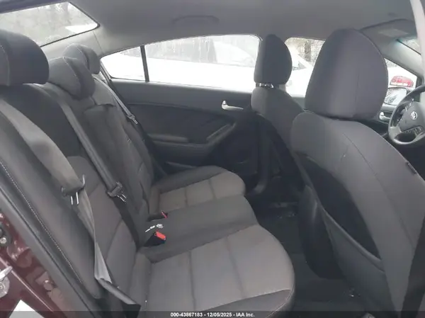 3KPFL4A75HE079110 2017 KIA FORTE - Image 8