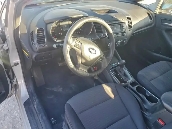 3KPFL4A75HE079933 2017 KIA FORTE - Image 8