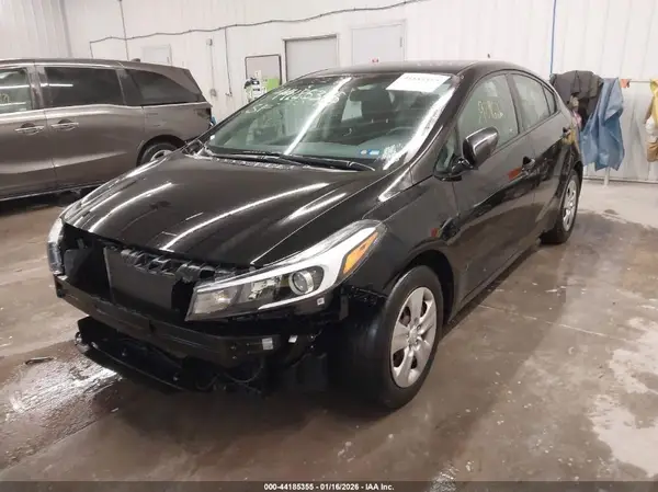 3KPFL4A75HE080600 2017 KIA FORTE - Image 2