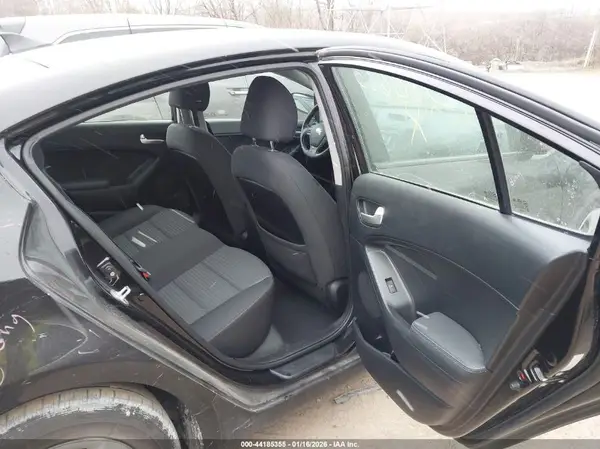 3KPFL4A75HE080600 2017 KIA FORTE - Image 8