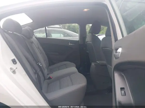 3KPFL4A75HE088809 2017 KIA FORTE - Image 8