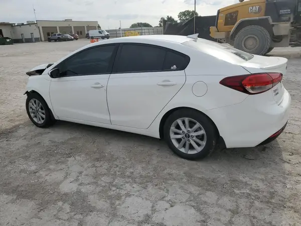 3KPFL4A75HE092746 2017 KIA FORTE - Image 2
