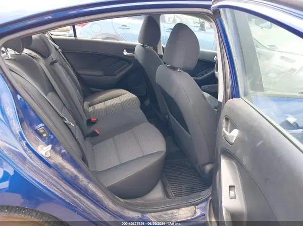 3KPFL4A75HE100408 2017 KIA FORTE - Image 8