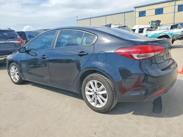 3KPFL4A75HE103941 2017 KIA FORTE - Image 2