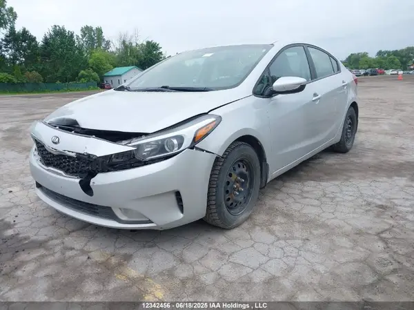 3KPFL4A75HE106046 2017 KIA FORTE - Image 2