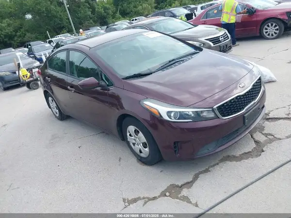 3KPFL4A75HE108766 2017 KIA FORTE - Image 1