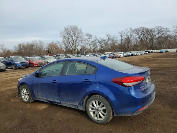 3KPFL4A75HE111425 2017 KIA FORTE - Image 2