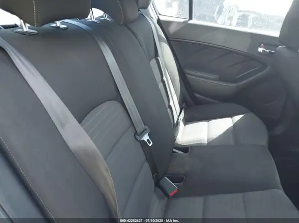 3KPFL4A75HE112056 2017 KIA FORTE - Image 8