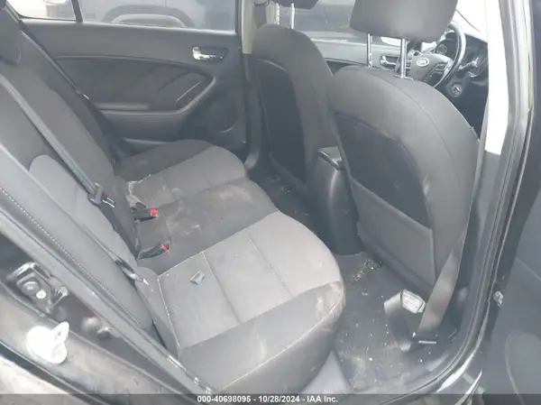 3KPFL4A75HE116835 2017 KIA FORTE - Image 8