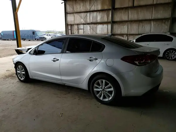 3KPFL4A75HE117841 2017 KIA FORTE - Image 2