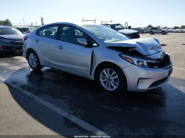 3KPFL4A75HE117998 2017 KIA FORTE - Image 1