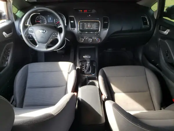 3KPFL4A75HE118696 2017 KIA FORTE - Image 8