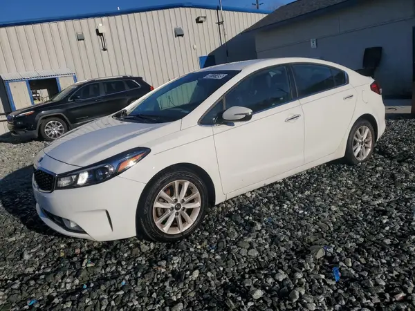 3KPFL4A75HE121033 2017 KIA FORTE - Image 1