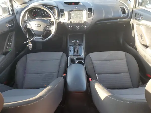 3KPFL4A75HE121033 2017 KIA FORTE - Image 8