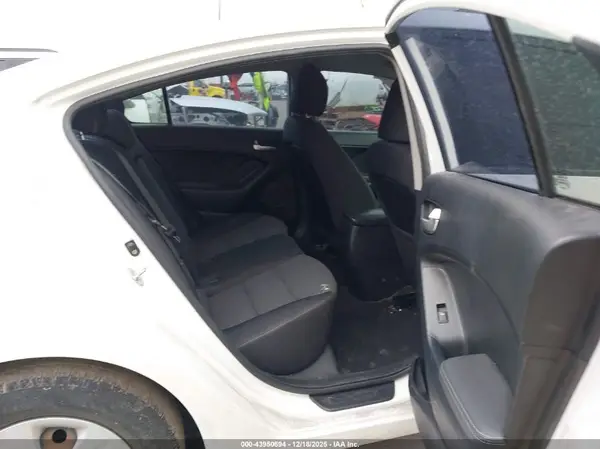 3KPFL4A75HE122022 2017 KIA FORTE - Image 8