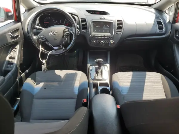 3KPFL4A75HE122960 2017 KIA FORTE - Image 8