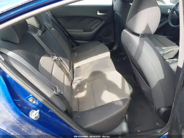 3KPFL4A75HE123591 2017 KIA FORTE - Image 8