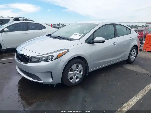 3KPFL4A75HE124689 2017 KIA FORTE - Image 2