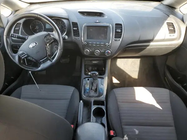 3KPFL4A75HE124935 2017 KIA FORTE - Image 8