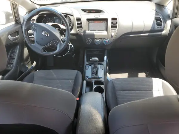 3KPFL4A75HE125759 2017 KIA FORTE - Image 8