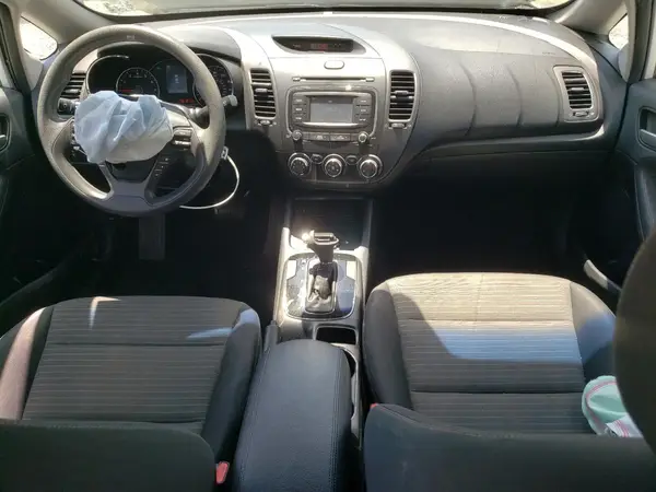 3KPFL4A75HE125910 2017 KIA FORTE - Image 8