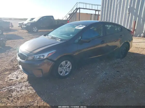 3KPFL4A75HE126197 2017 KIA FORTE - Image 2