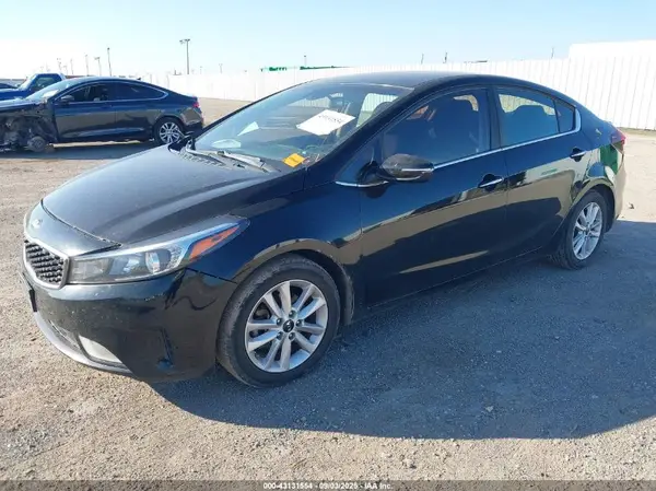 3KPFL4A75HE128614 2017 KIA FORTE - Image 2