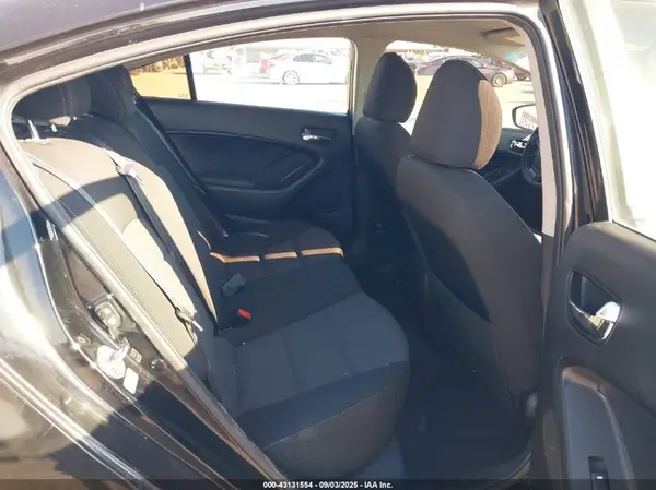 3KPFL4A75HE128614 2017 KIA FORTE - Image 8