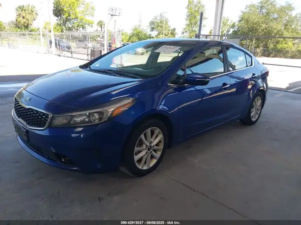 3KPFL4A75HE128810 2017 KIA FORTE - Image 2