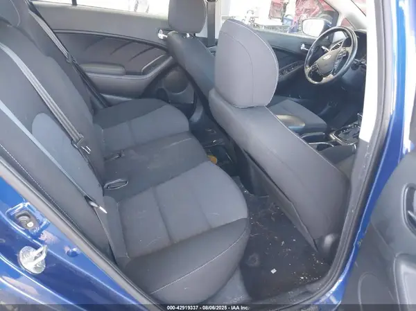 3KPFL4A75HE128810 2017 KIA FORTE - Image 8