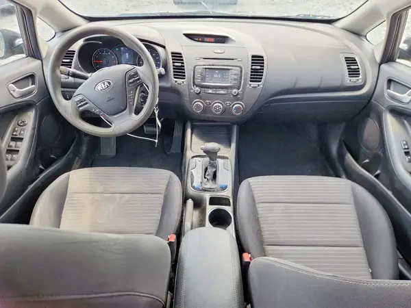 3KPFL4A75HE129990 2017 KIA FORTE - Image 8