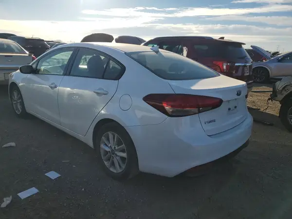 3KPFL4A75HE130735 2017 KIA FORTE - Image 2