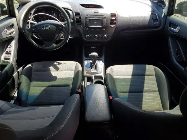 3KPFL4A75HE131240 2017 KIA FORTE - Image 8