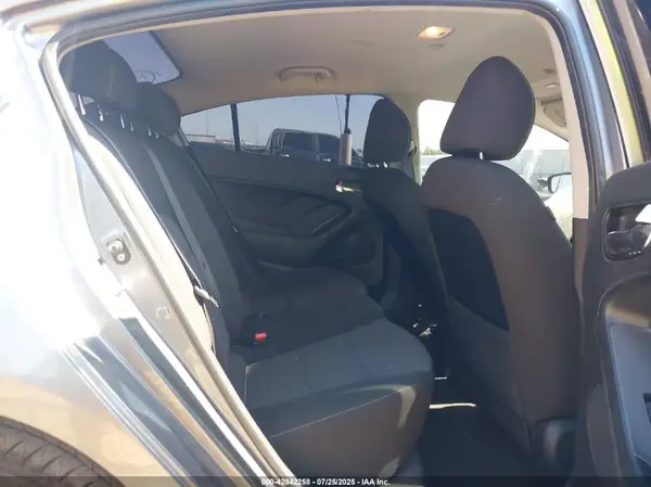 3KPFL4A75HE131478 2017 KIA FORTE - Image 8