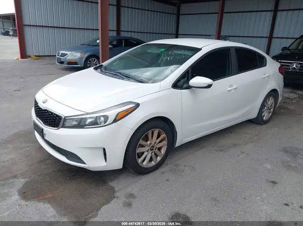 3KPFL4A75HE132369 2017 KIA FORTE - Image 2